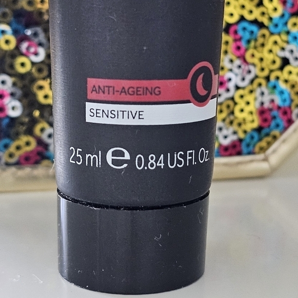 π 4 for $25π  No7 MEN ADVANCED NIGHT MOISTURISER - Picture 2 of 7